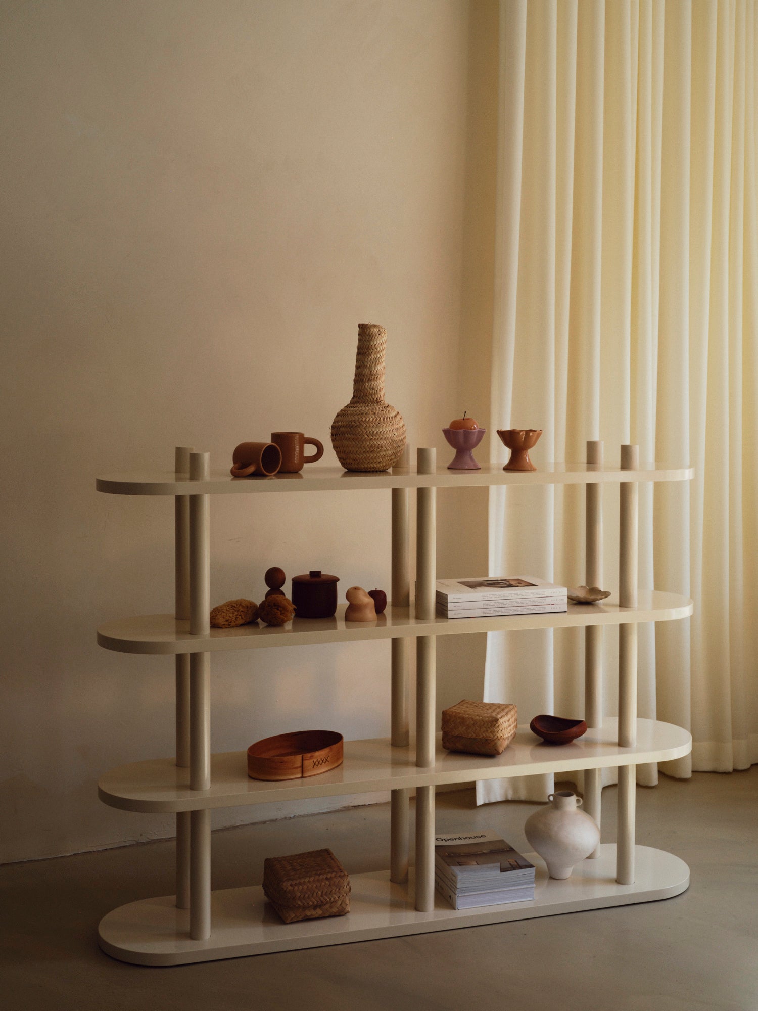 Hugo Shelfy in Clay